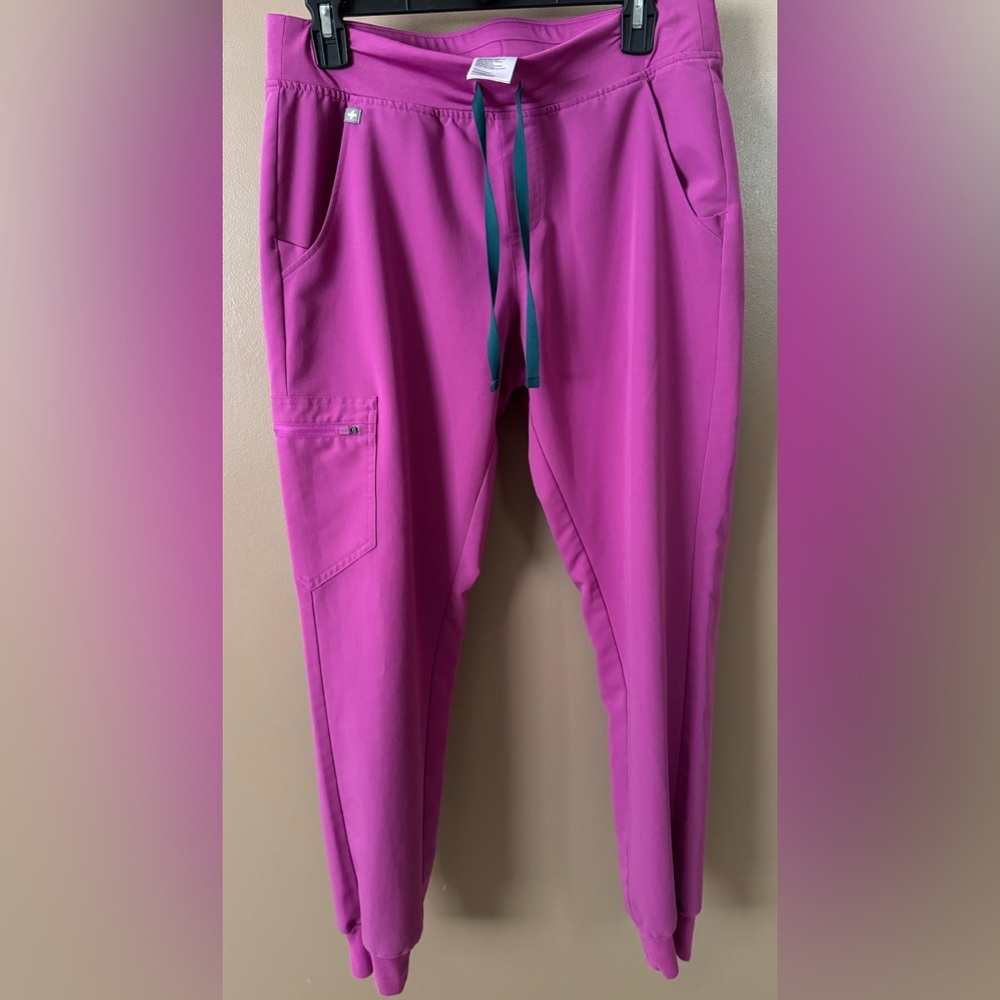 Figs Zamora Joggers Medium Electric Orchid $30. EUC. PO#3121.